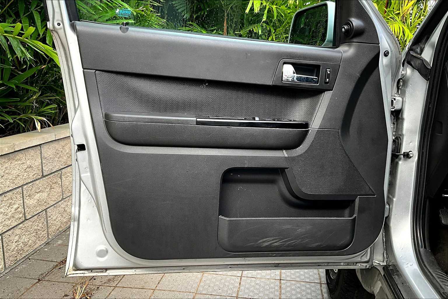 Thumbnail: 2010 Ford Escape - 28