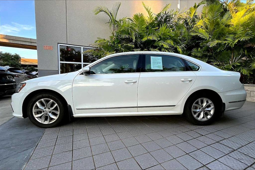 Used 2017 Volkswagen Passat 1.8T S Sedan