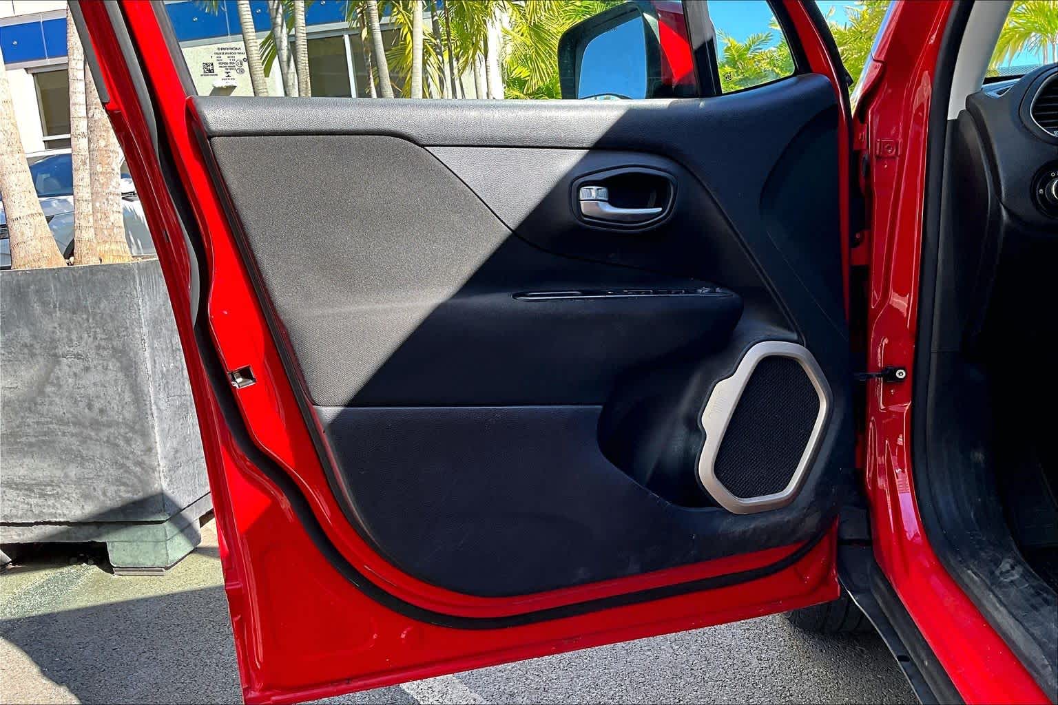 Thumbnail: 2015 Jeep Renegade - 28