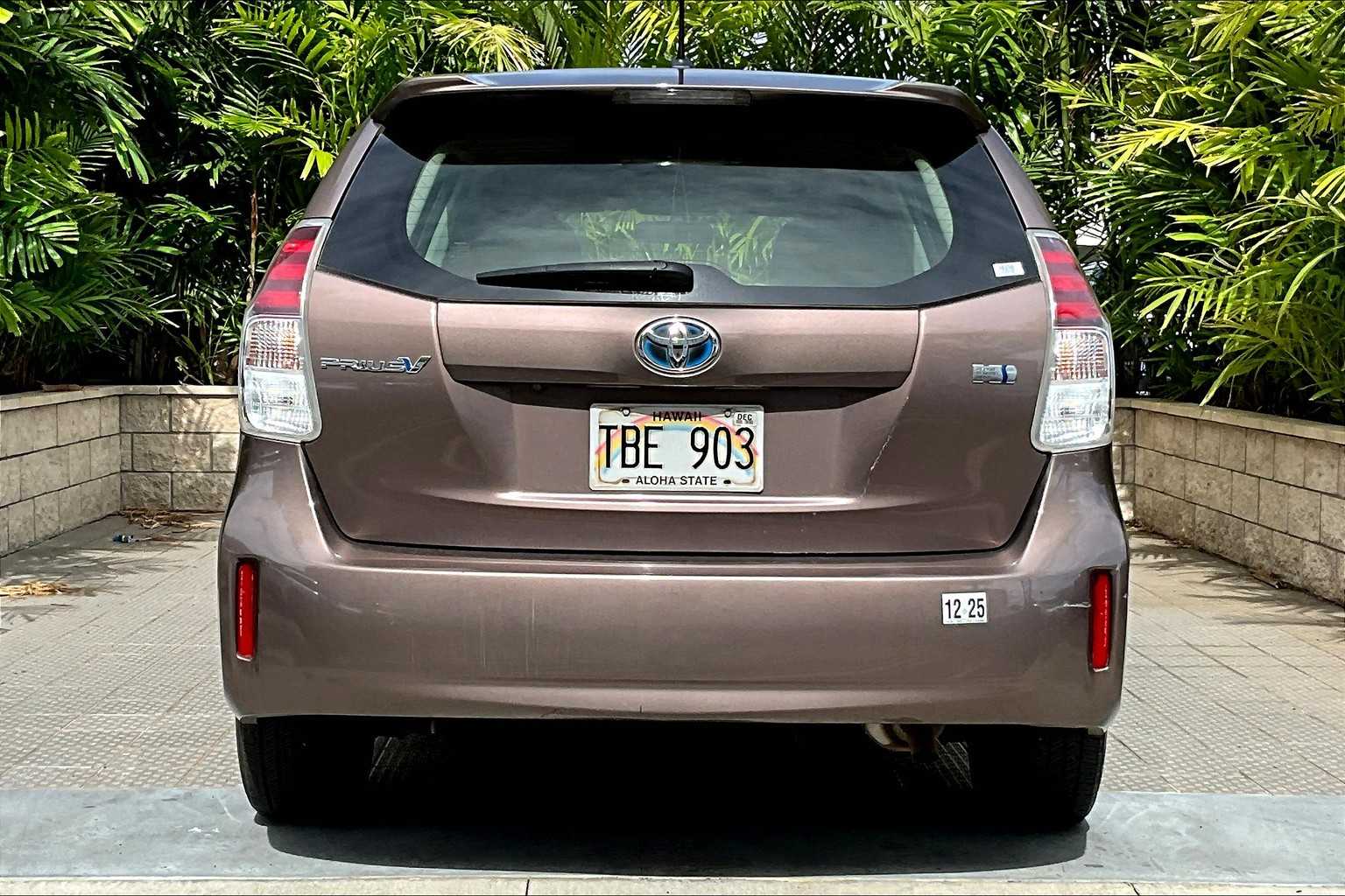 Thumbnail: 2017 Toyota Prius v - 5