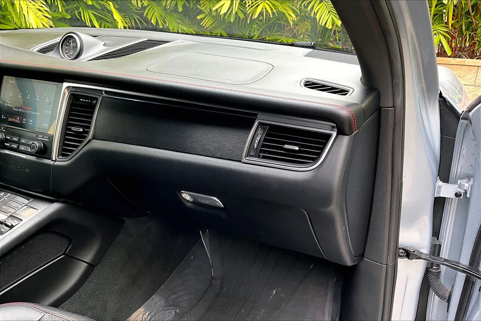 Thumbnail: 2017 Porsche Macan - 24