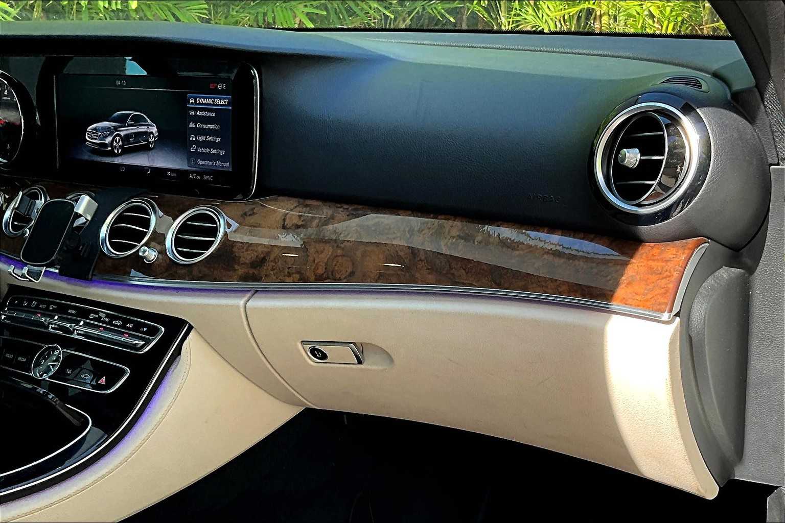 Thumbnail: 2017 Mercedes-Benz E-Class - 24