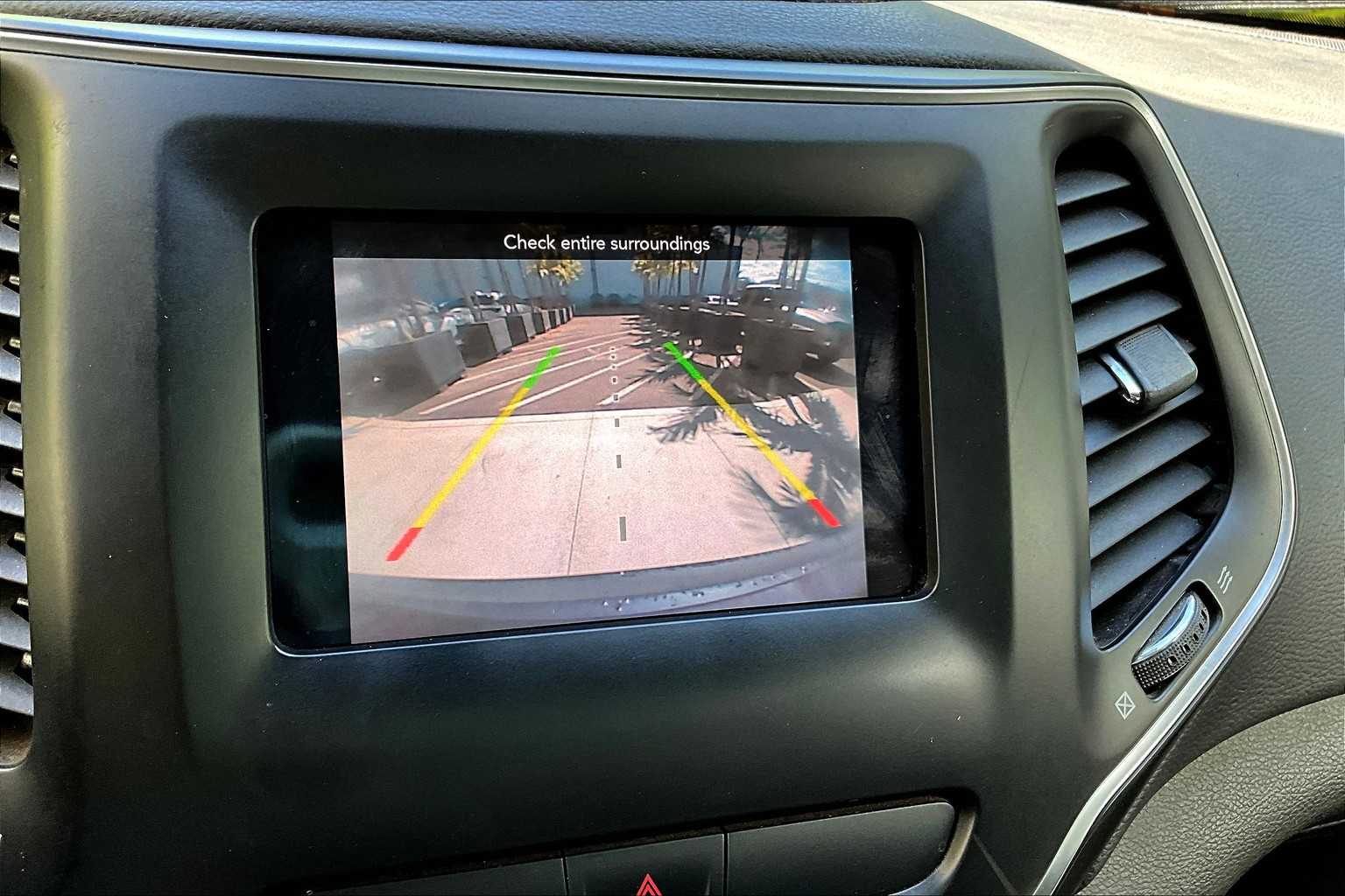 Thumbnail: 2019 Jeep Cherokee - 27