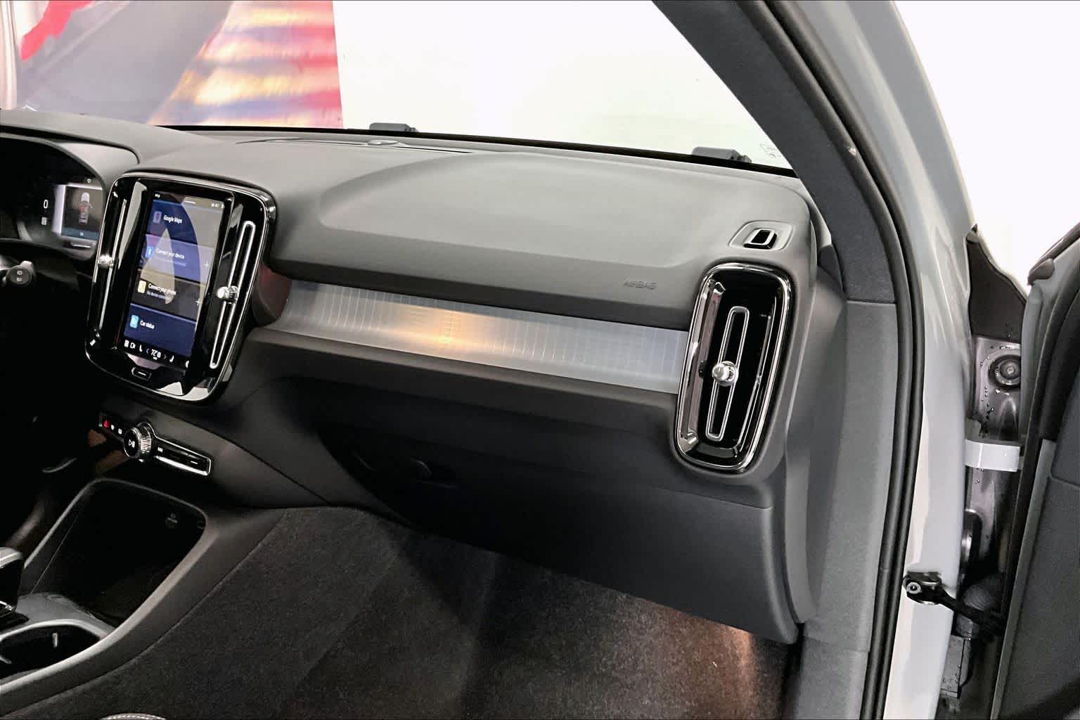 Thumbnail: 2024 Volvo XC40 - 21