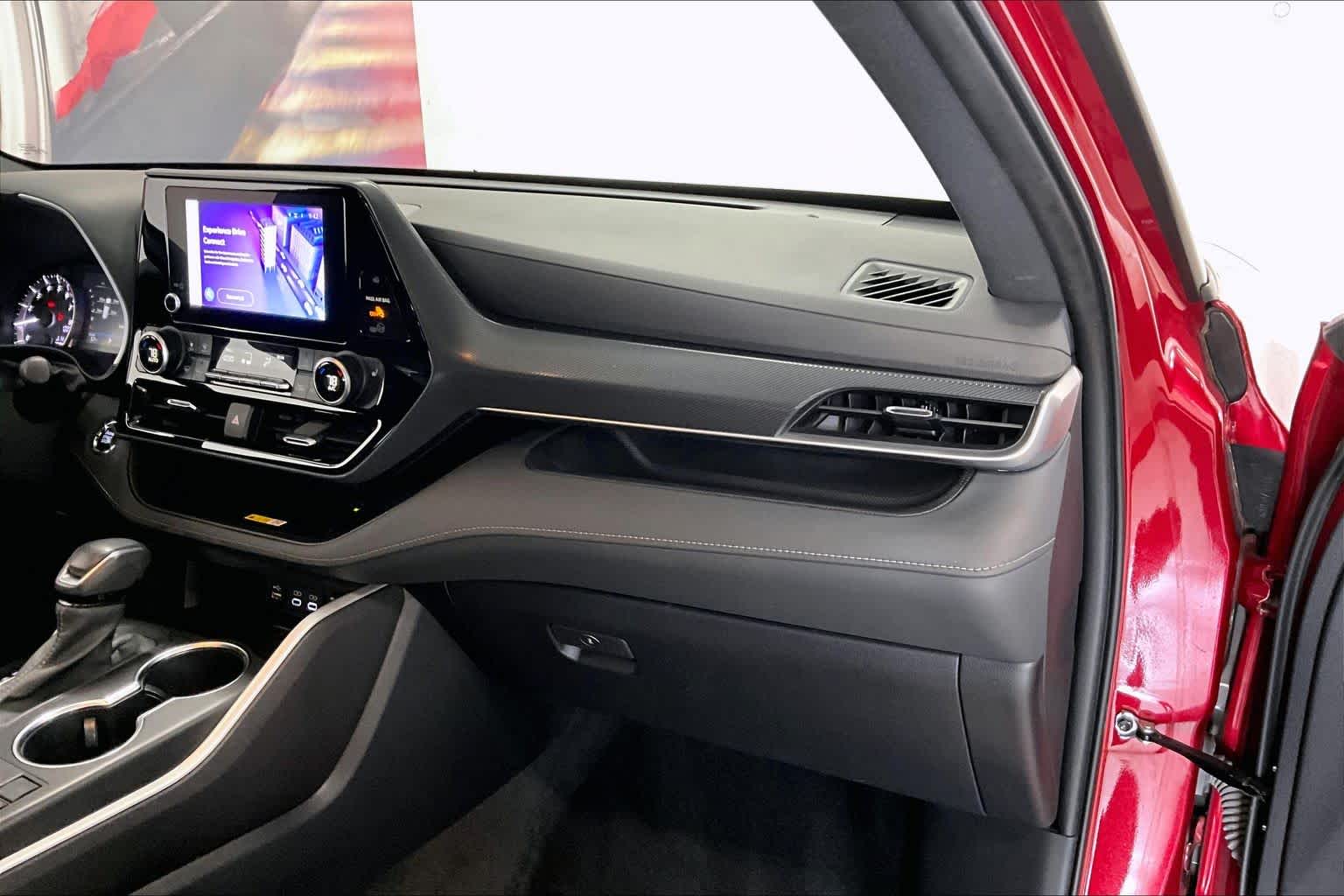 Thumbnail: 2023 Toyota Highlander - 20