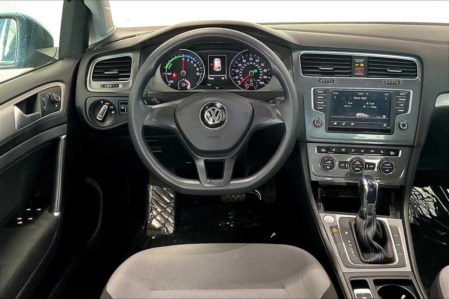 Thumbnail: 2016 Volkswagen e-Golf - 13