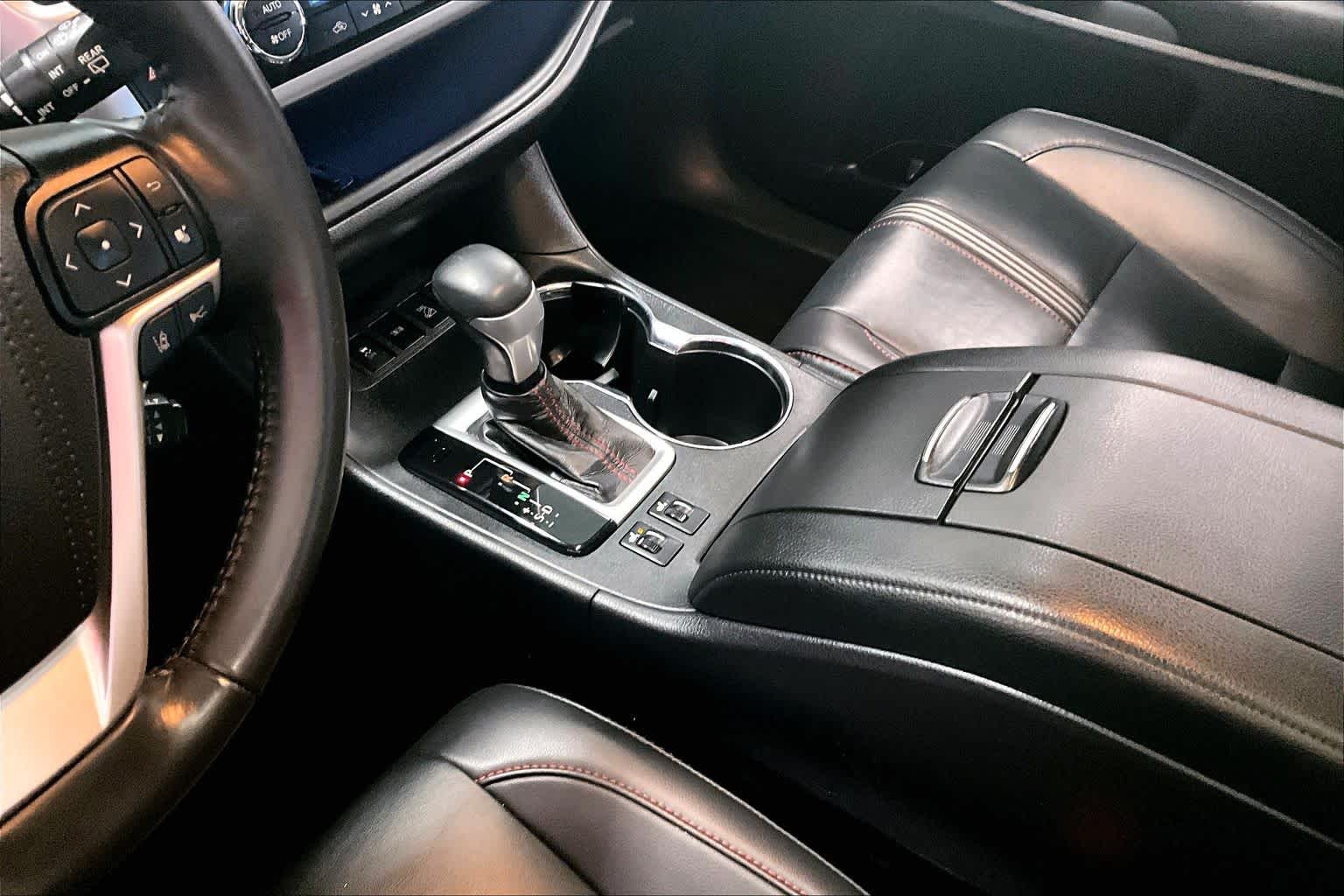 Thumbnail: 2019 Toyota Highlander - 15