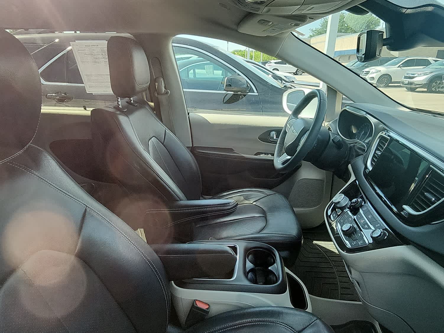 Thumbnail: 2022 Chrysler Pacifica - 11