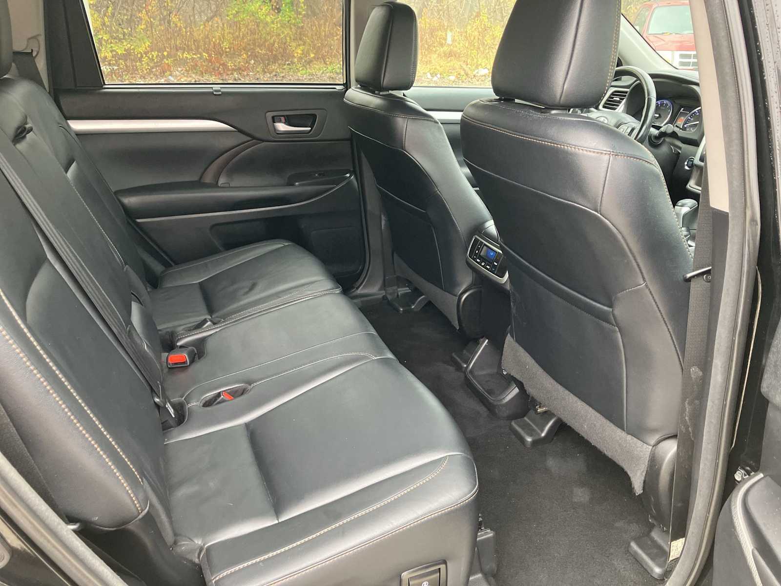 Thumbnail: 2018 Toyota Highlander - 15