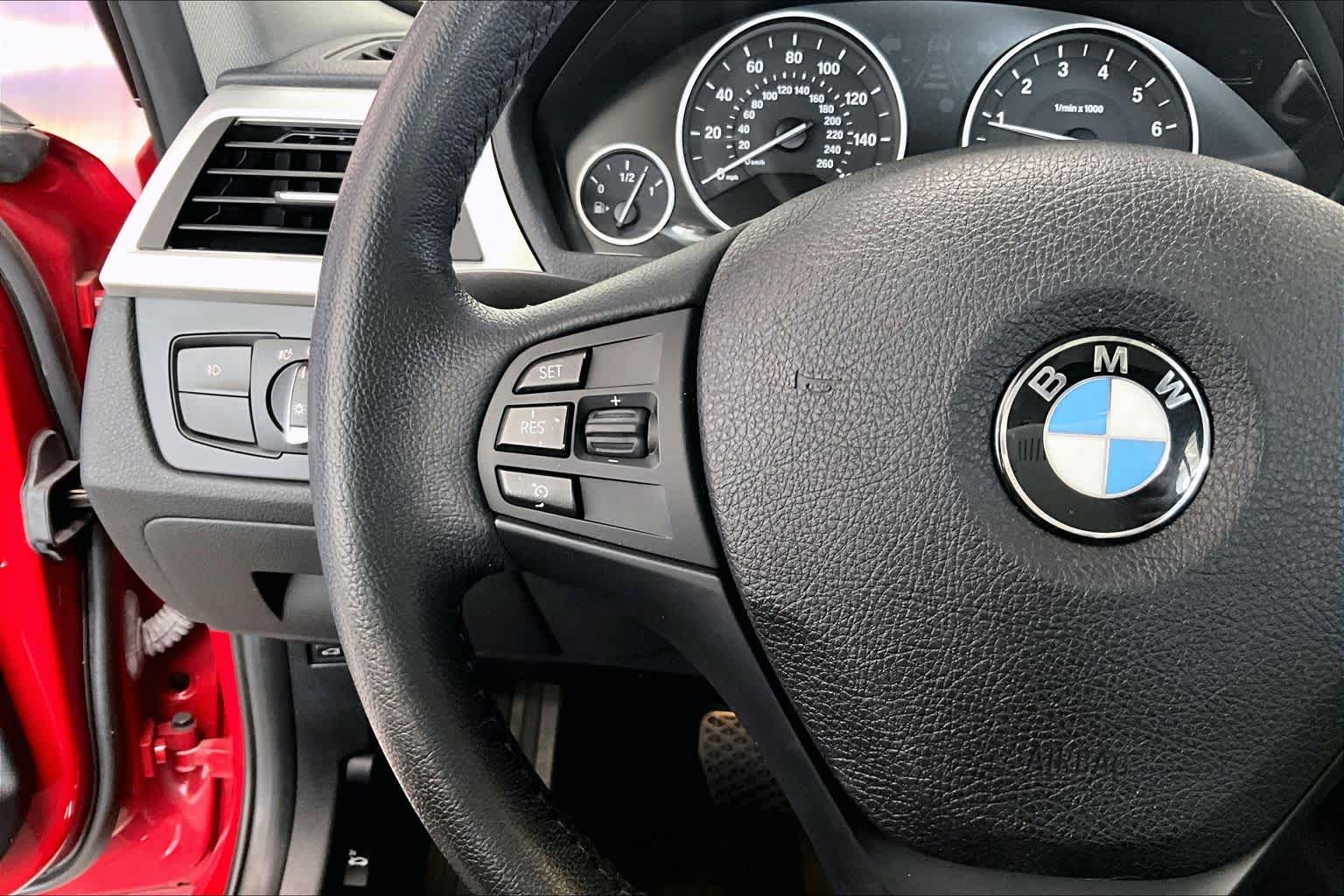 Thumbnail: 2013 BMW 3 Series - 22