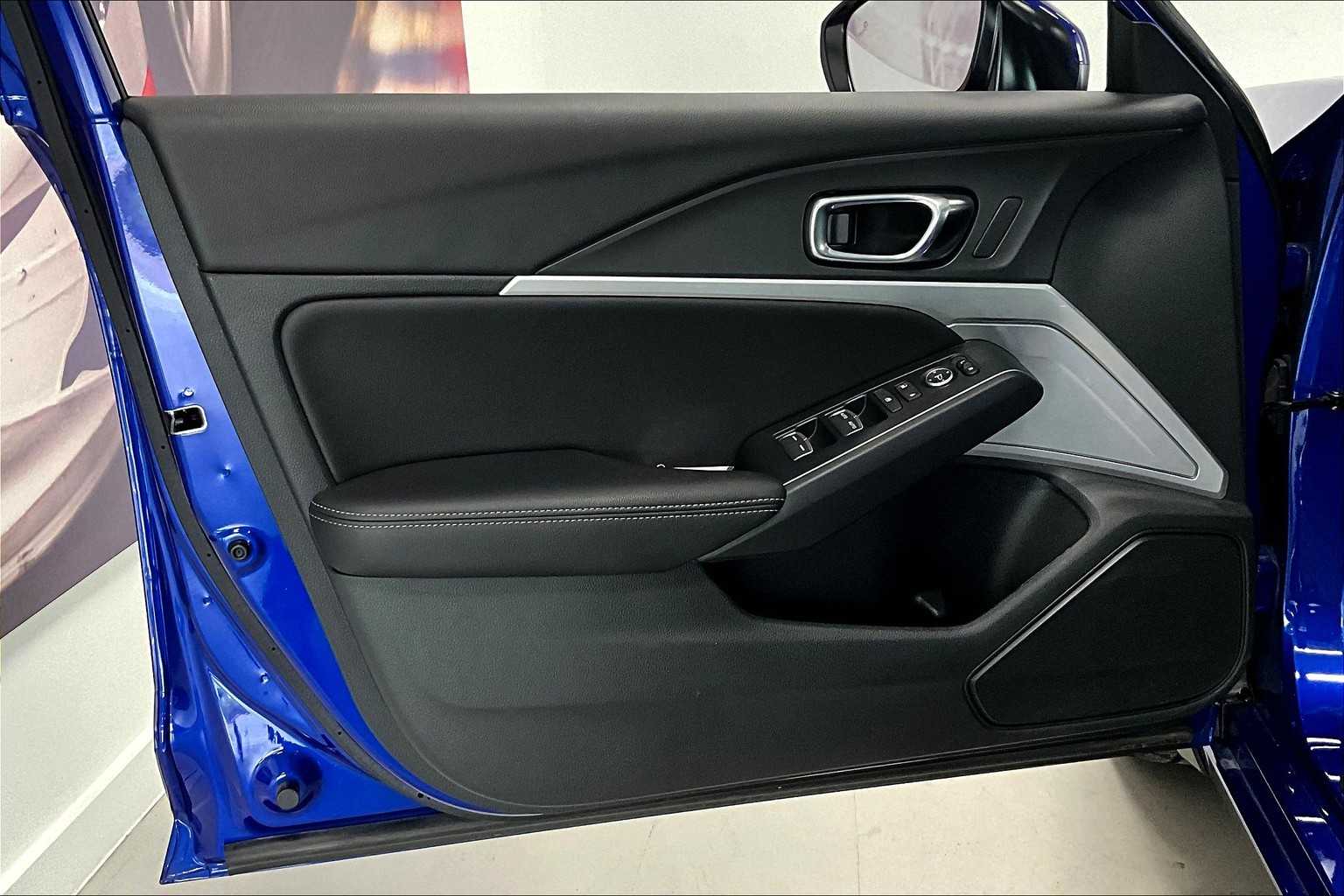 Thumbnail: 2025 Acura Integra - 25