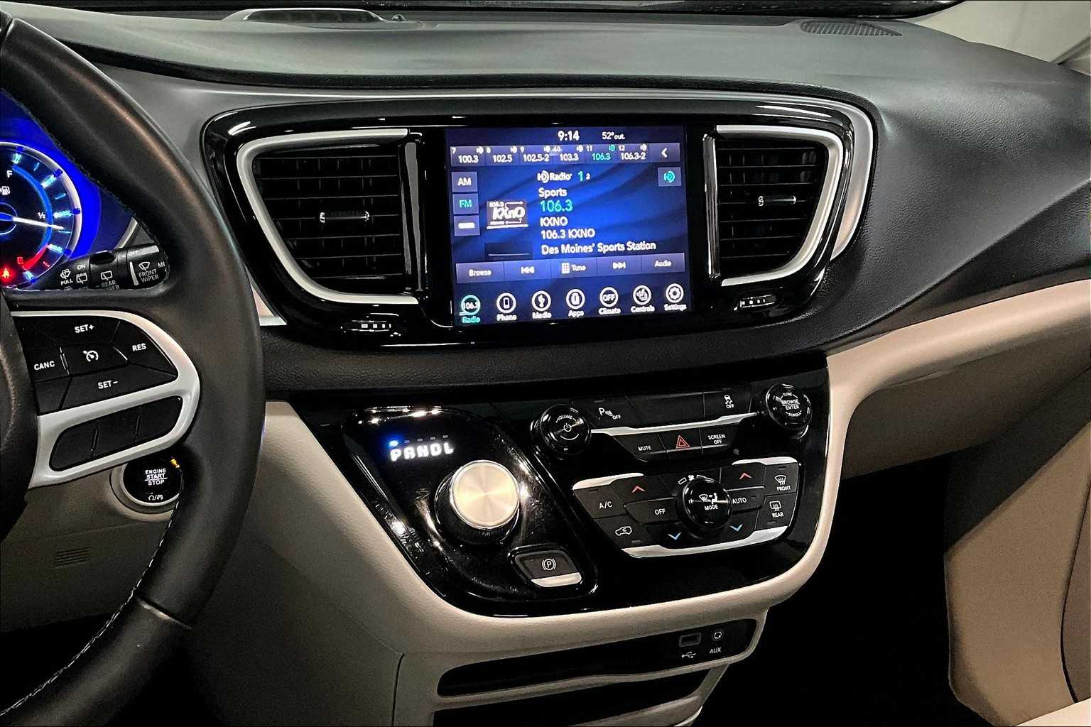 Thumbnail: 2018 Chrysler Pacifica - 14