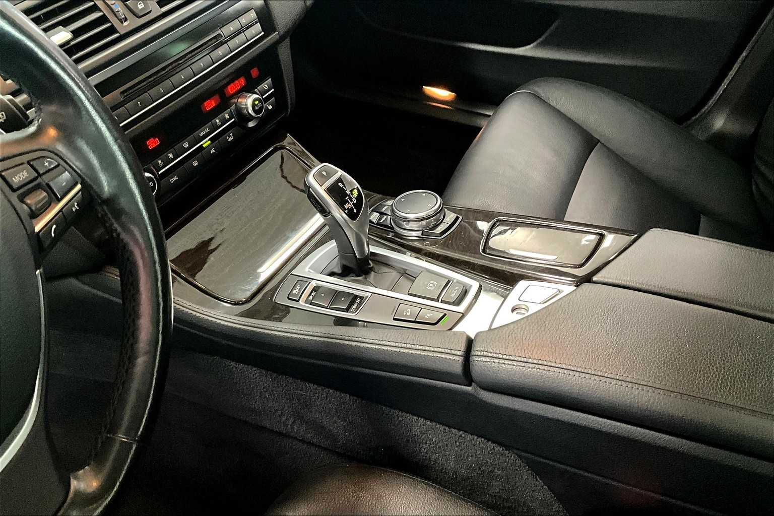 2016 BMW 5 Series 528i xDrive 14
