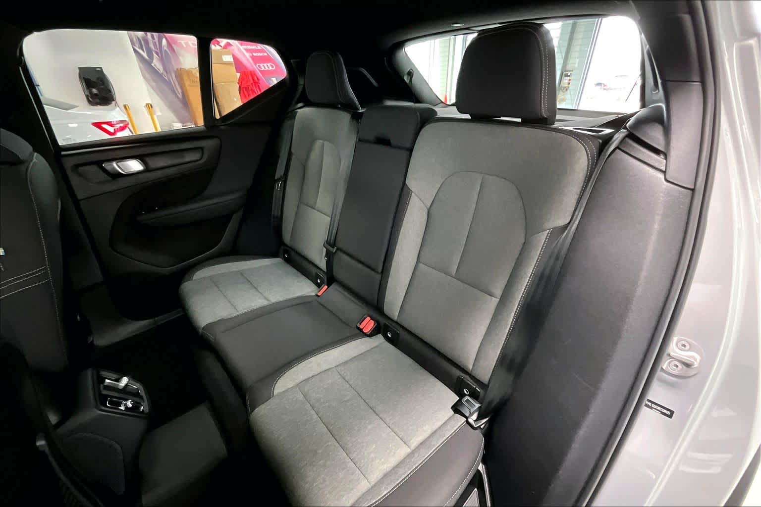 Thumbnail: 2024 Volvo XC40 - 27