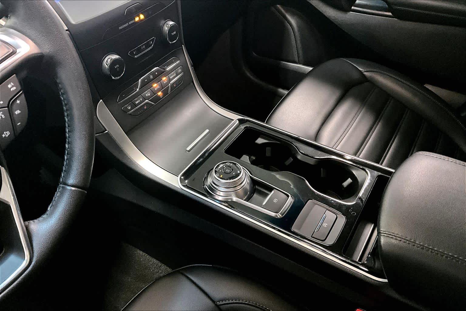 Thumbnail: 2020 Ford Edge - 15