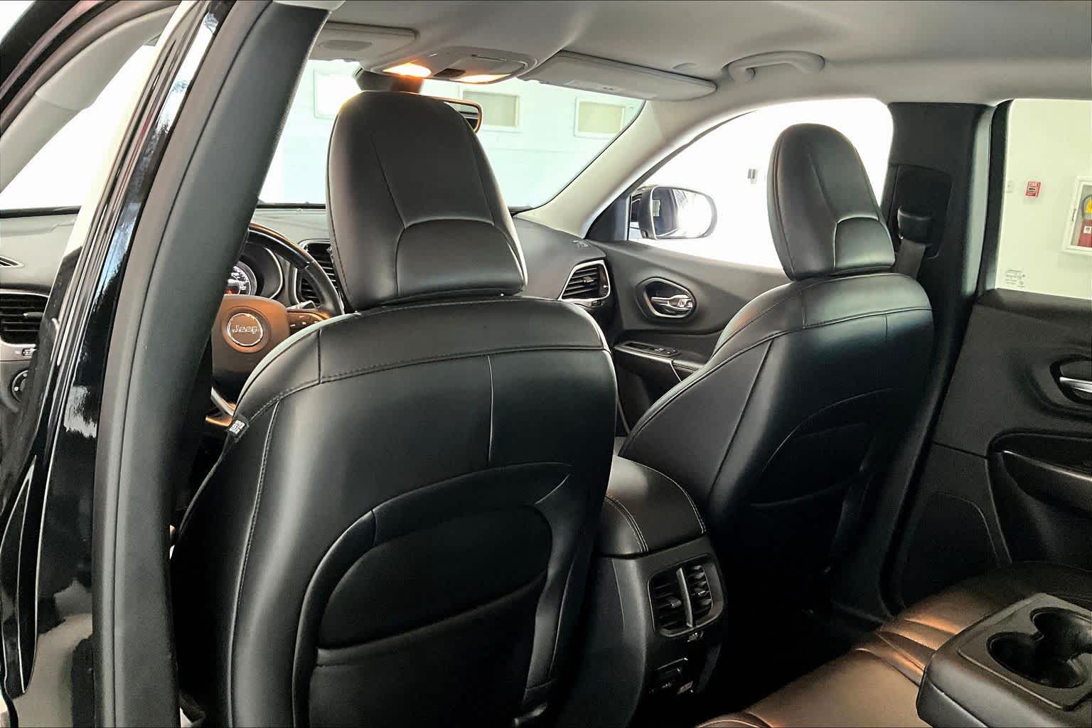 Thumbnail: 2020 Jeep Cherokee - 11