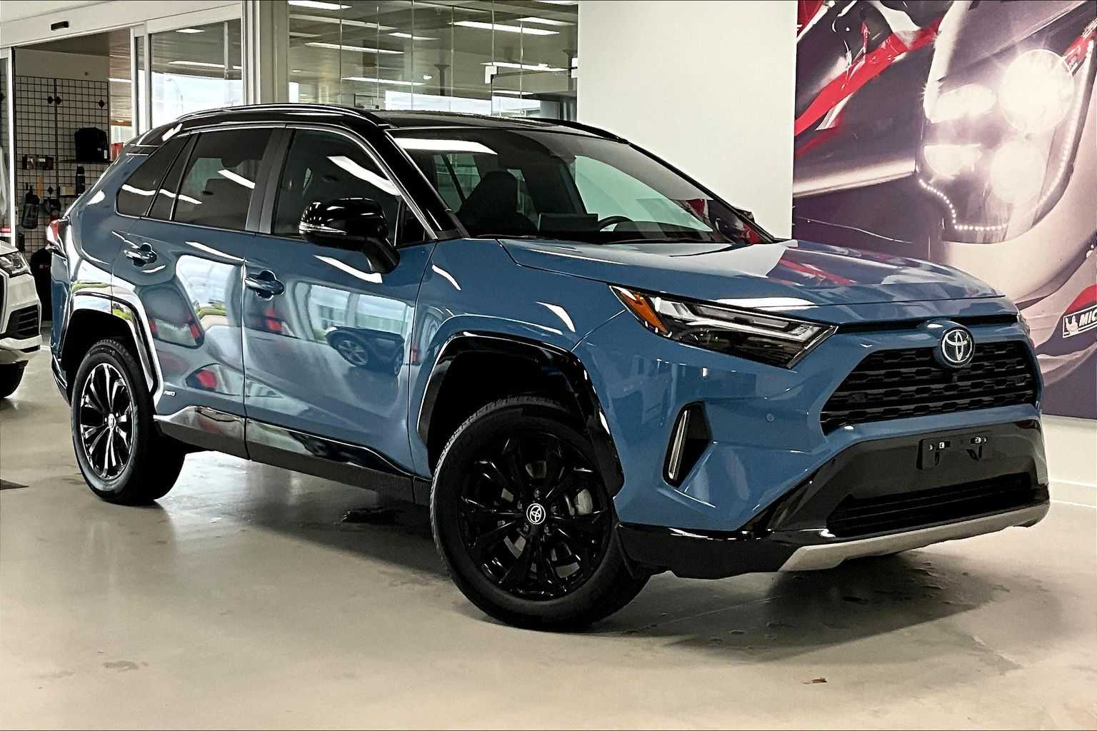 Thumbnail: 2022 Toyota RAV4 - 18