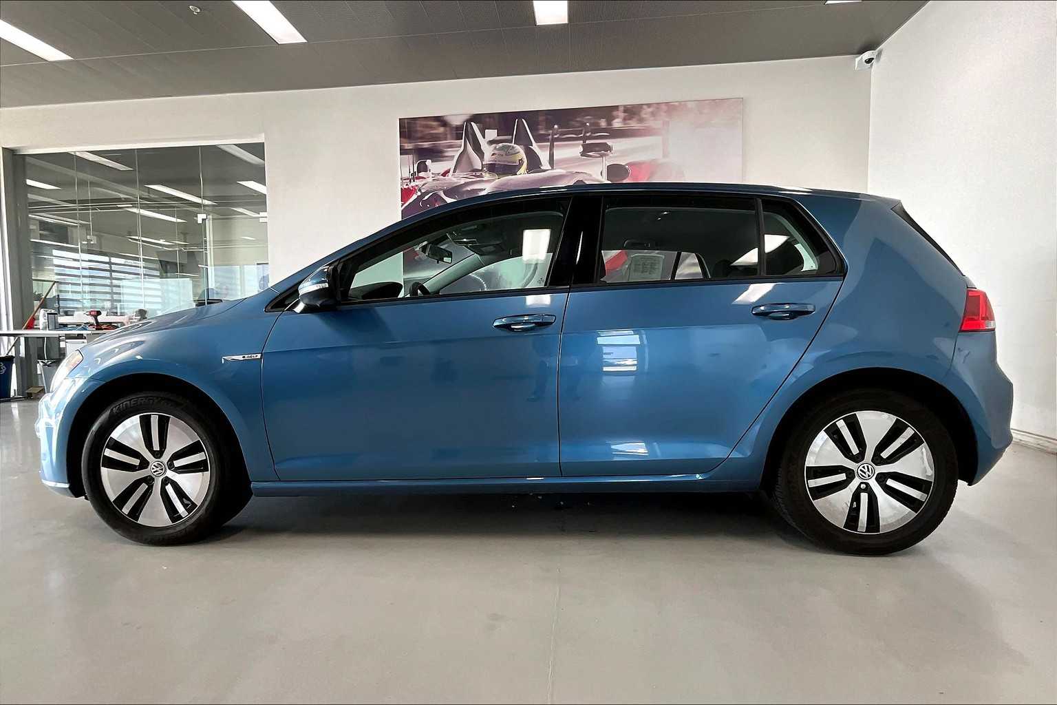 Thumbnail: 2016 Volkswagen e-Golf - 3
