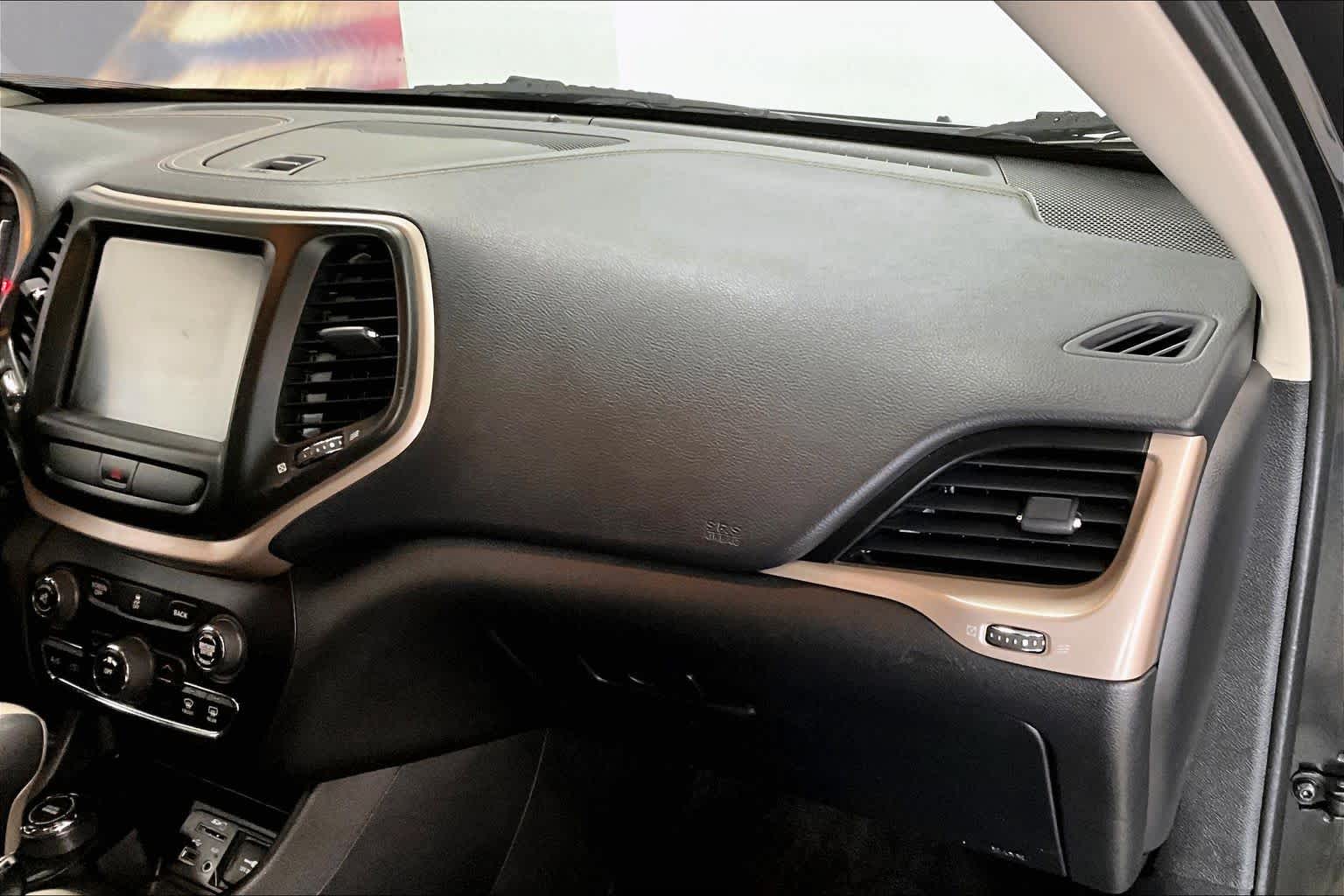 Thumbnail: 2016 Jeep Cherokee - 20