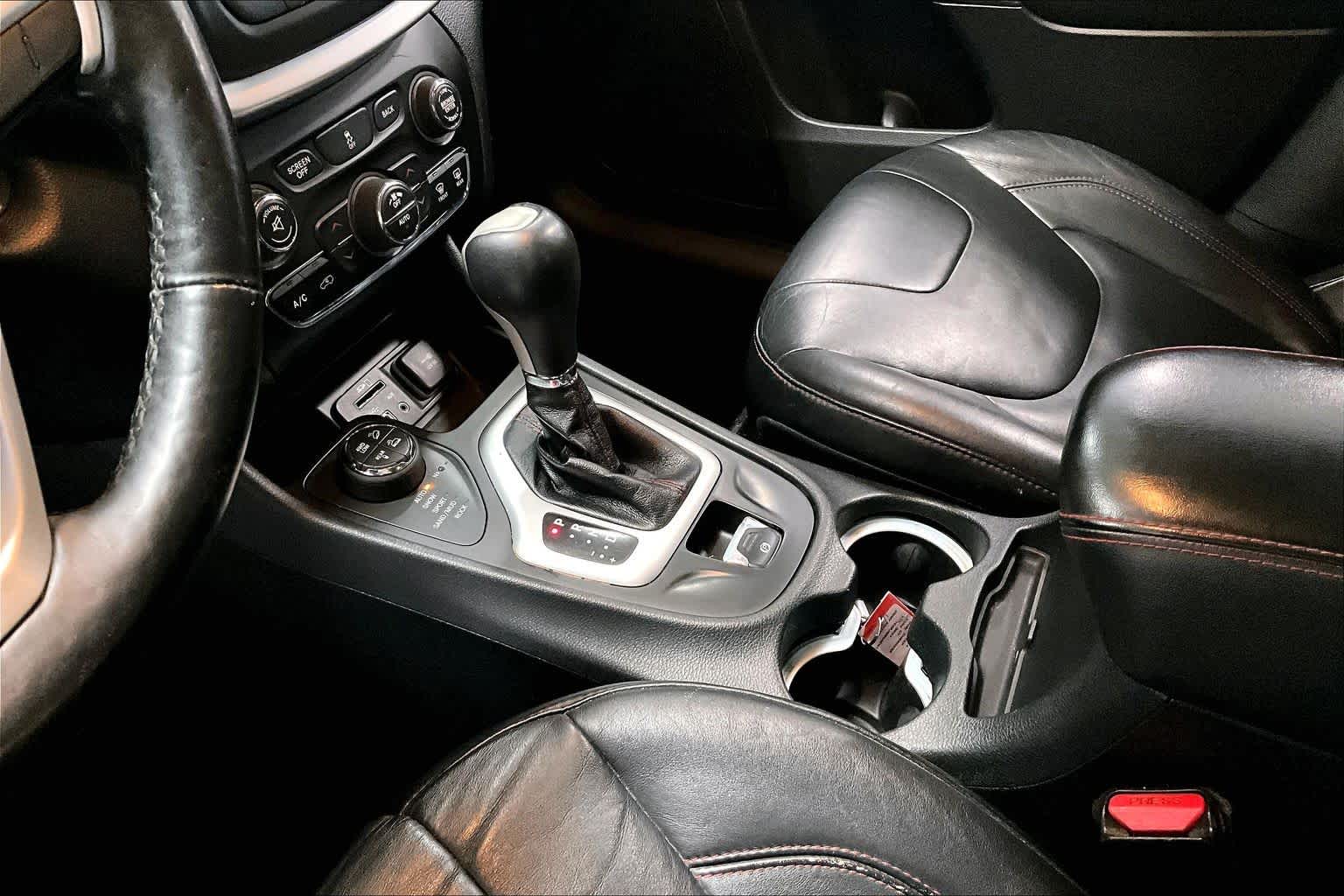 Thumbnail: 2014 Jeep Cherokee - 15