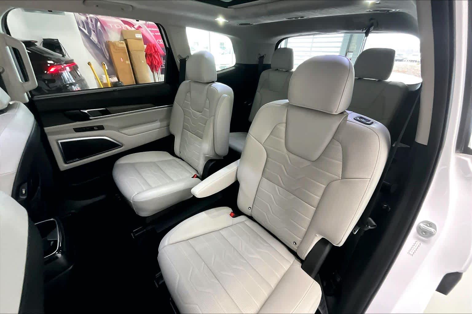 Thumbnail: 2021 Kia Telluride - 26