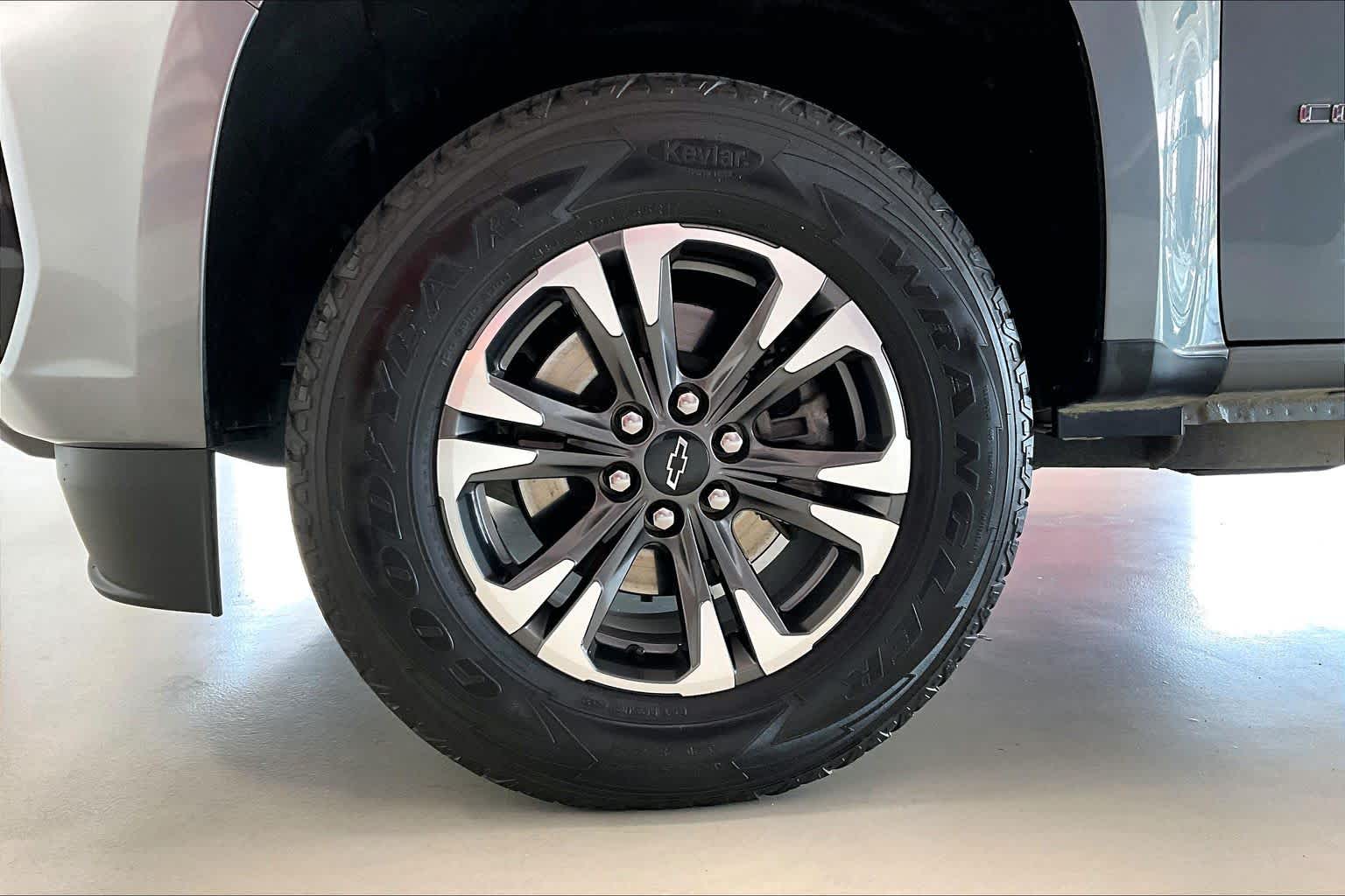 Thumbnail: 2021 Chevrolet Colorado - 8