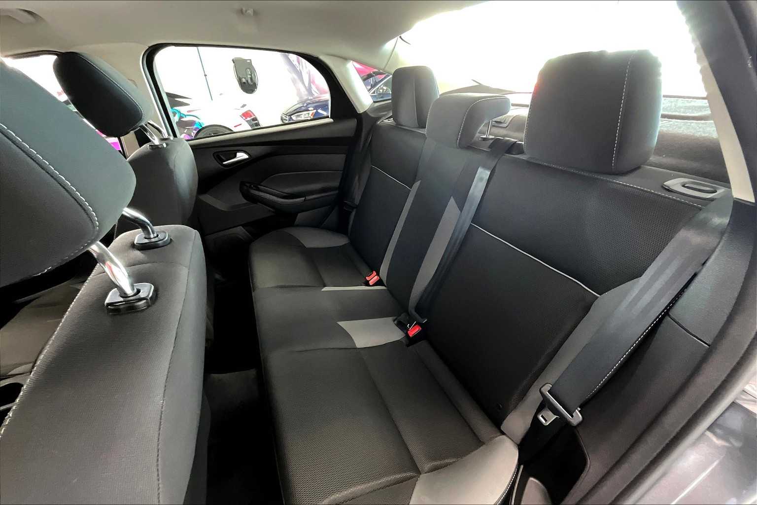 Thumbnail: 2012 Ford Focus - 26