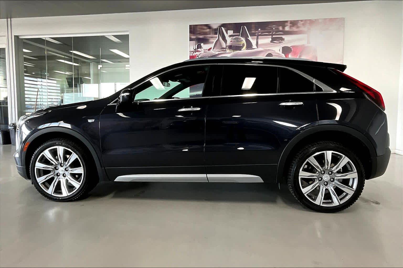 Thumbnail: 2023 Cadillac XT4 - 3