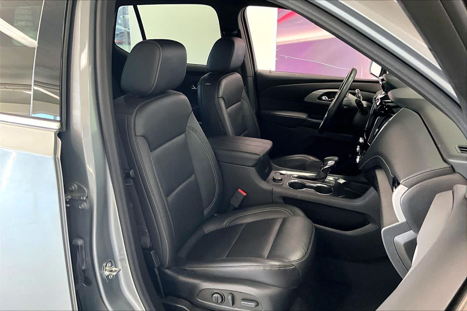 Thumbnail: 2023 Chevrolet Traverse - 12