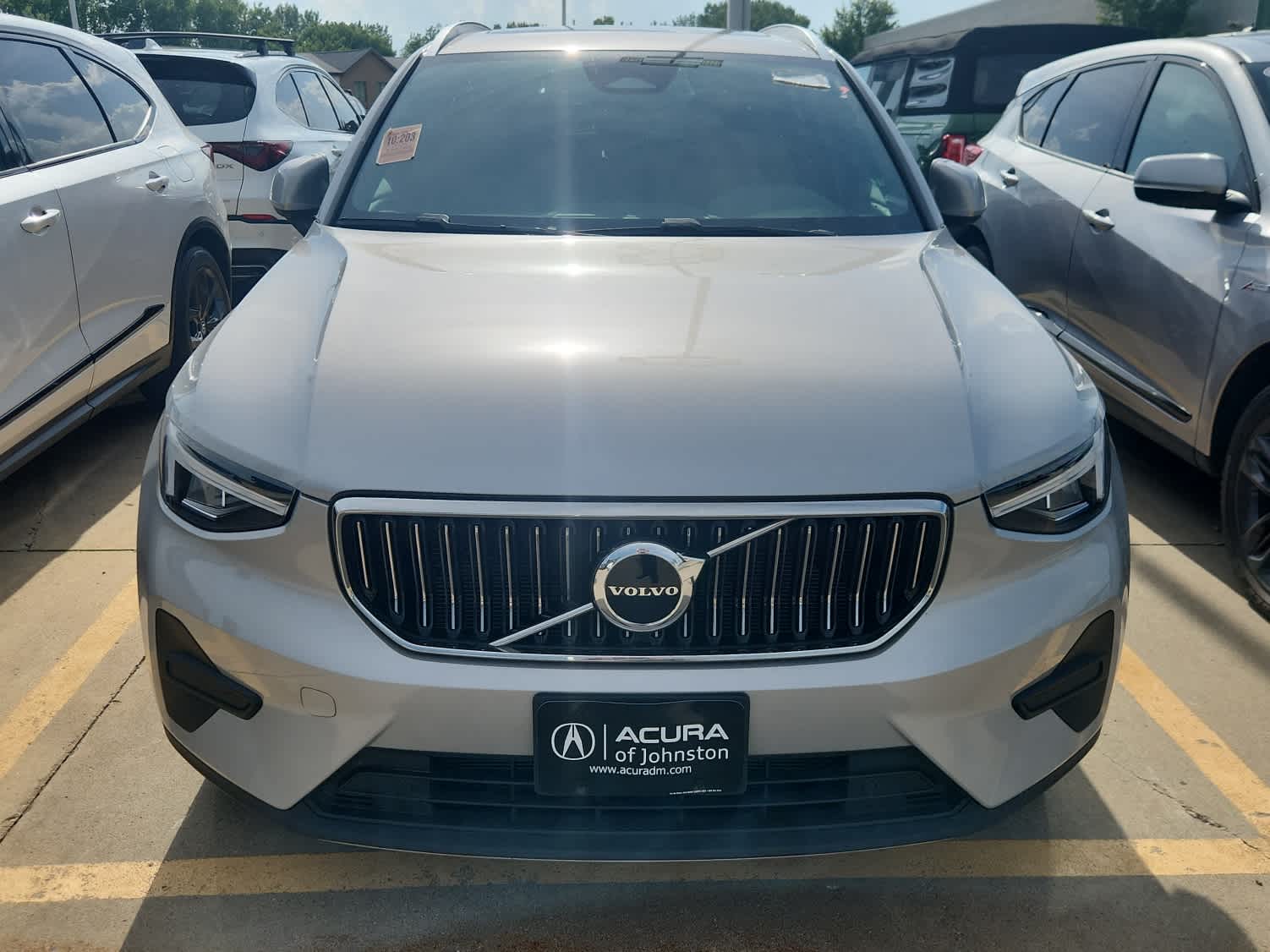 Thumbnail: 2025 Volvo XC40 - 2