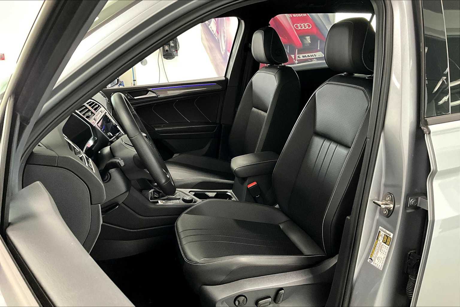 Thumbnail: 2024 Volkswagen Tiguan - 10