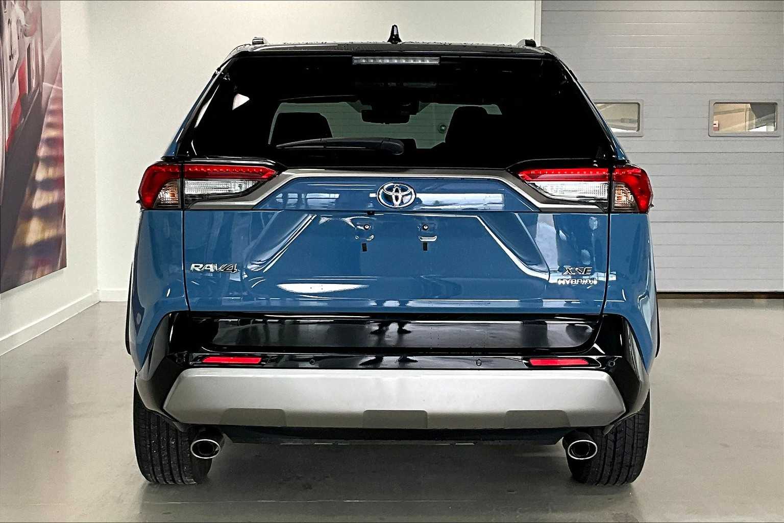 Thumbnail: 2022 Toyota RAV4 - 5