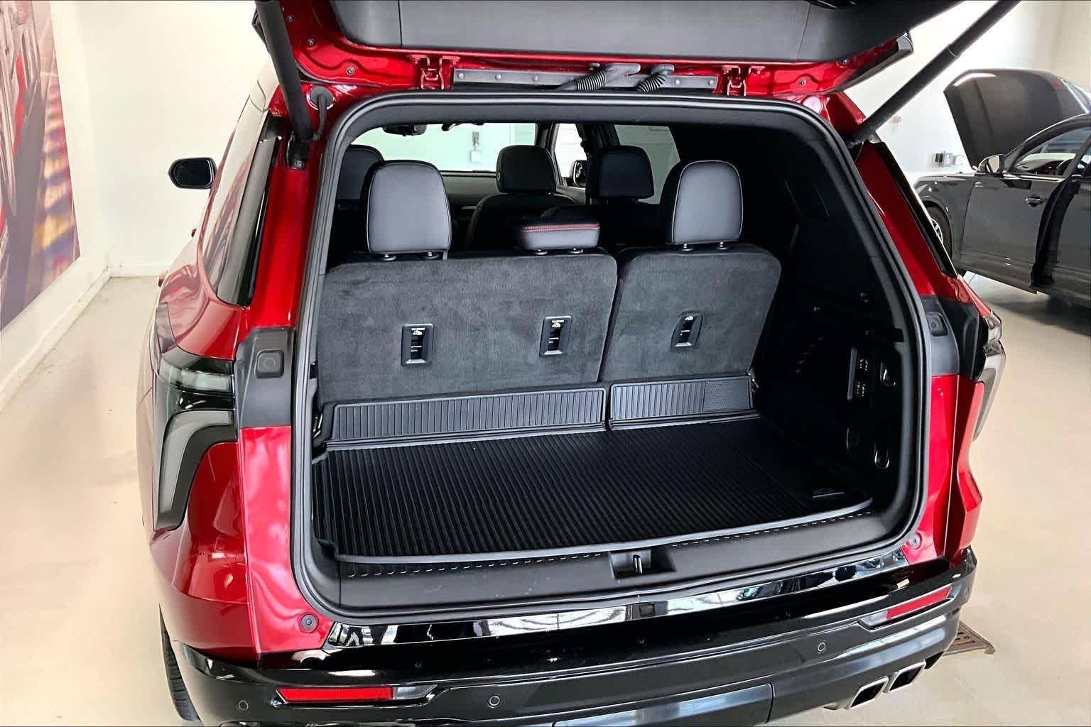 Thumbnail: 2024 Chevrolet Traverse - 16