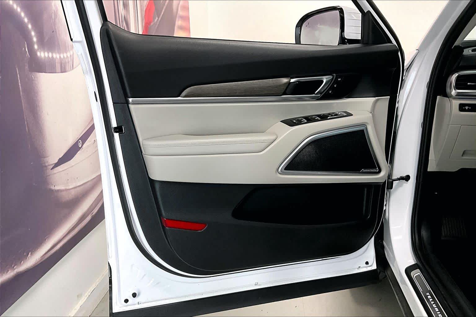 Thumbnail: 2021 Kia Telluride - 24