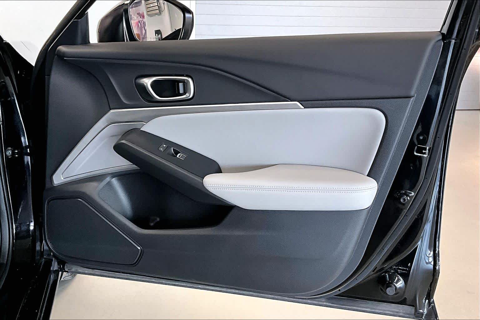 Thumbnail: 2025 Acura Integra - 25