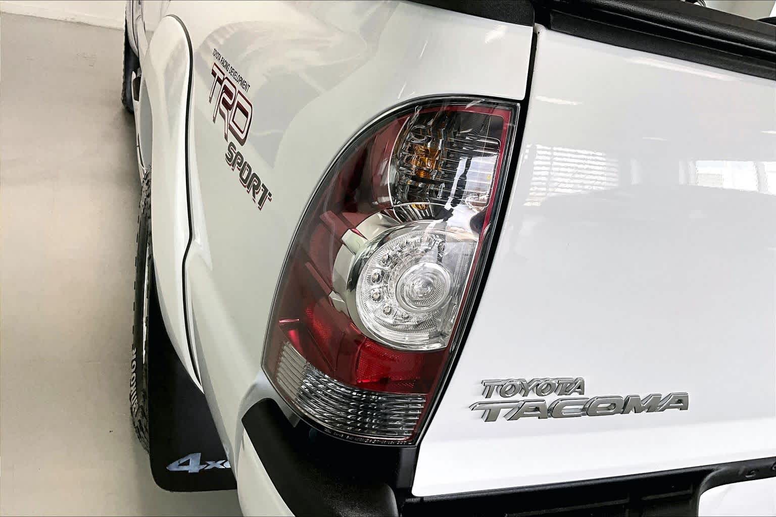 Thumbnail: 2011 Toyota Tacoma - 28