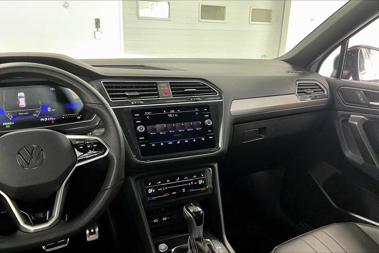 Thumbnail: 2024 Volkswagen Tiguan - 14