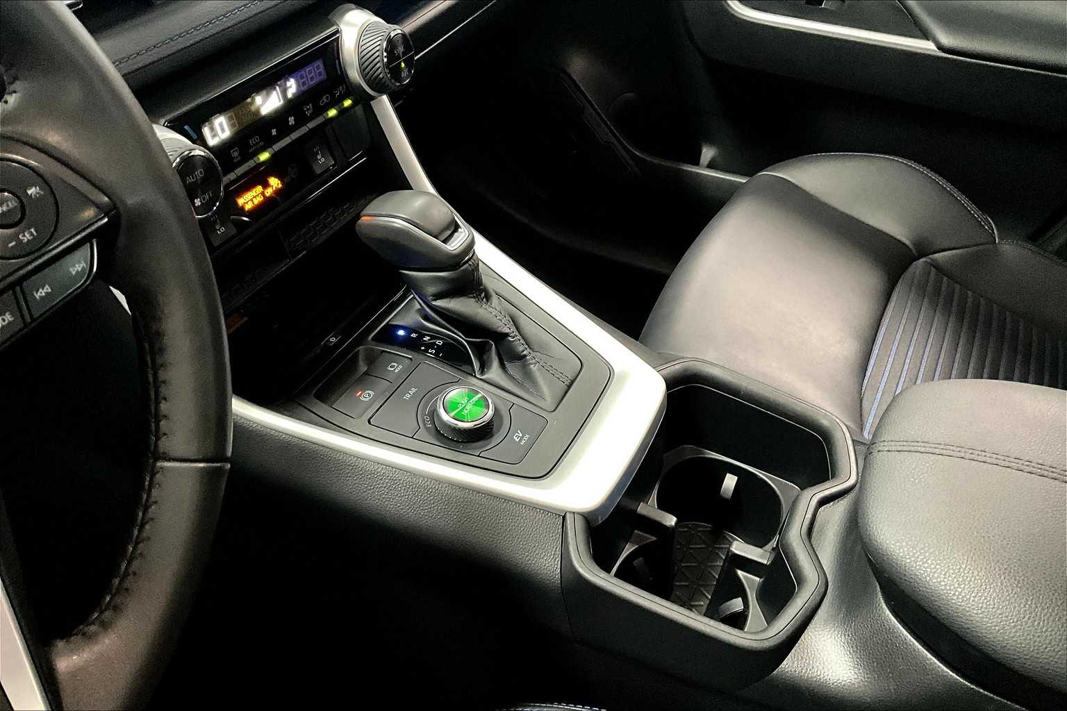 Thumbnail: 2022 Toyota RAV4 - 14