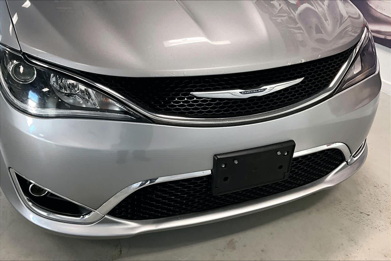 Thumbnail: 2017 Chrysler Pacifica - 30