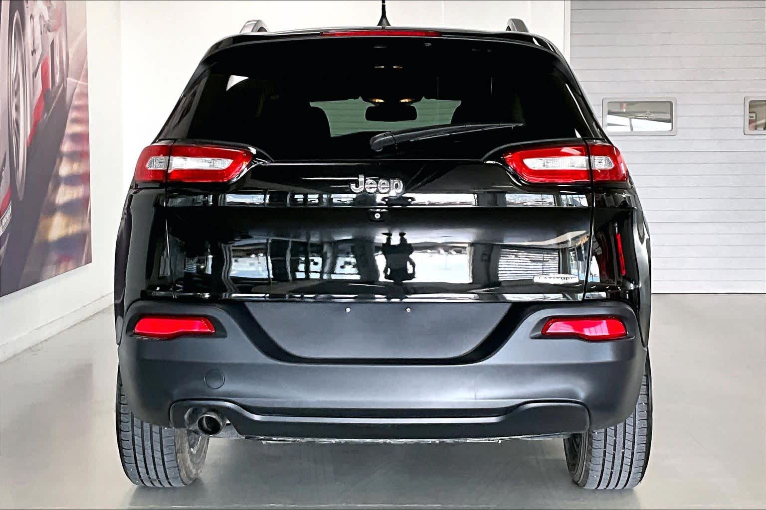 Thumbnail: 2016 Jeep Cherokee - 5