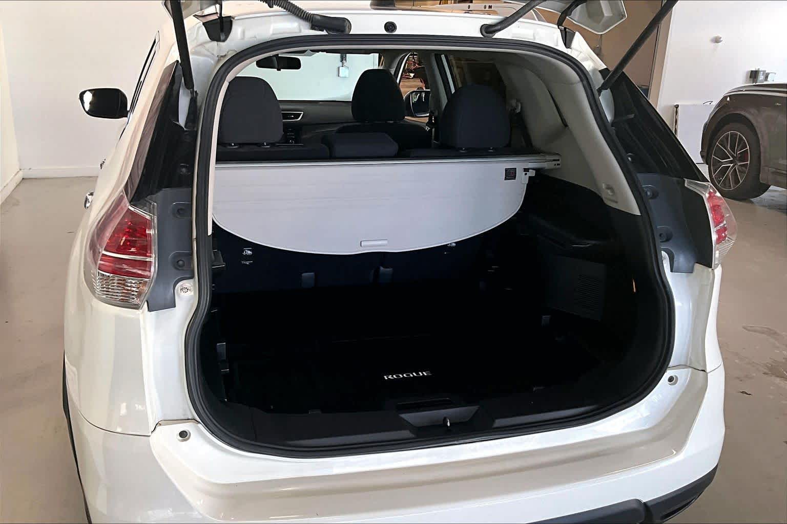 Thumbnail: 2016 Nissan Rogue - 17