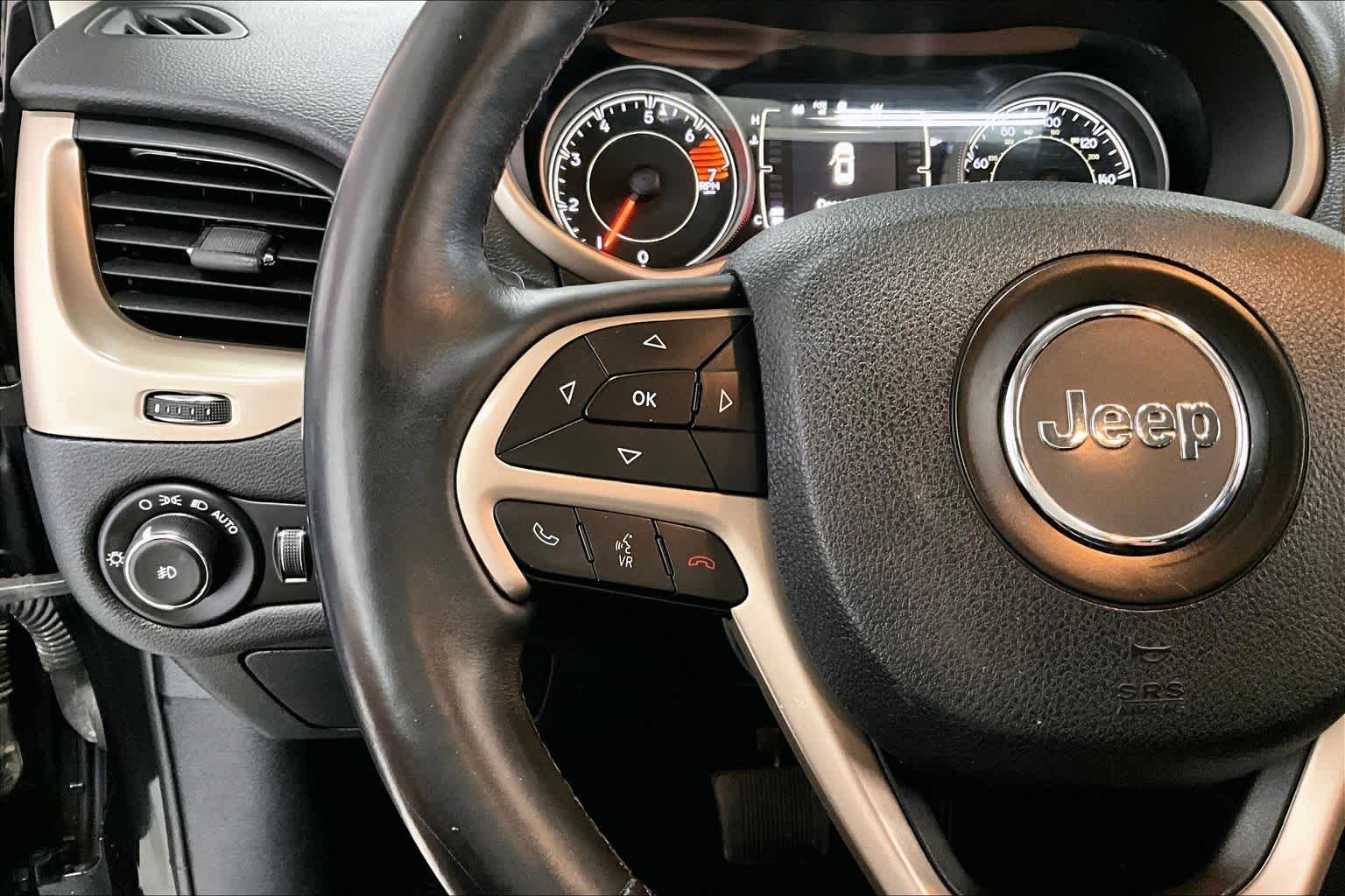 Thumbnail: 2016 Jeep Cherokee - 21