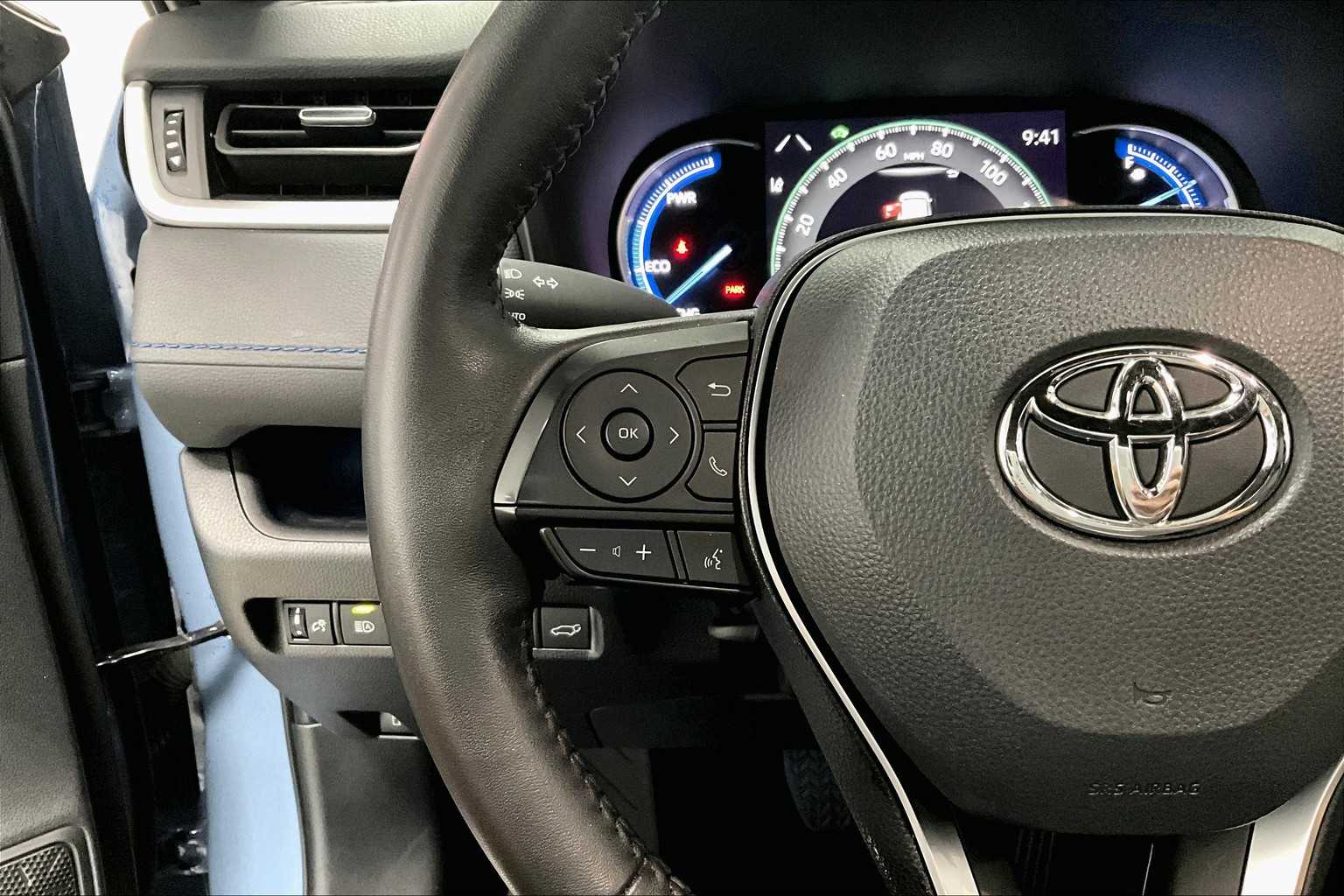 Thumbnail: 2022 Toyota RAV4 - 20