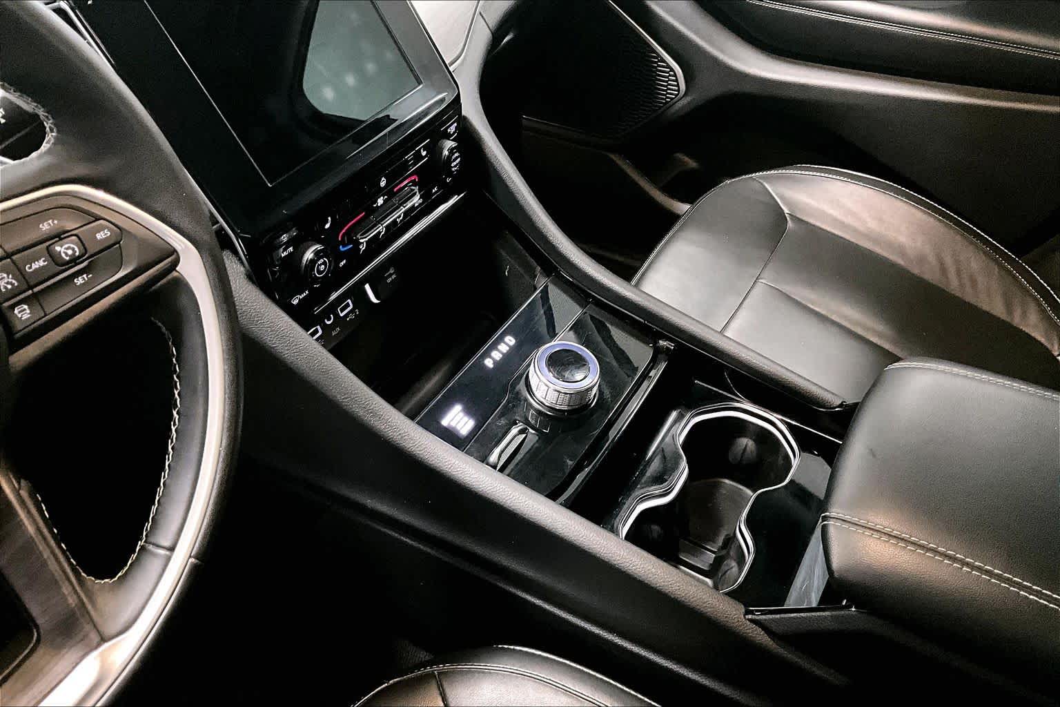 Thumbnail: 2022 Jeep Grand Cherokee - 14