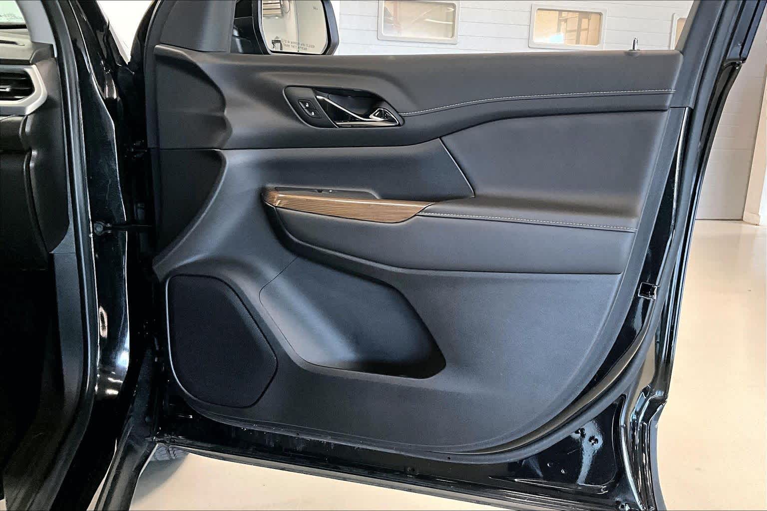 Thumbnail: 2023 GMC Acadia - 25