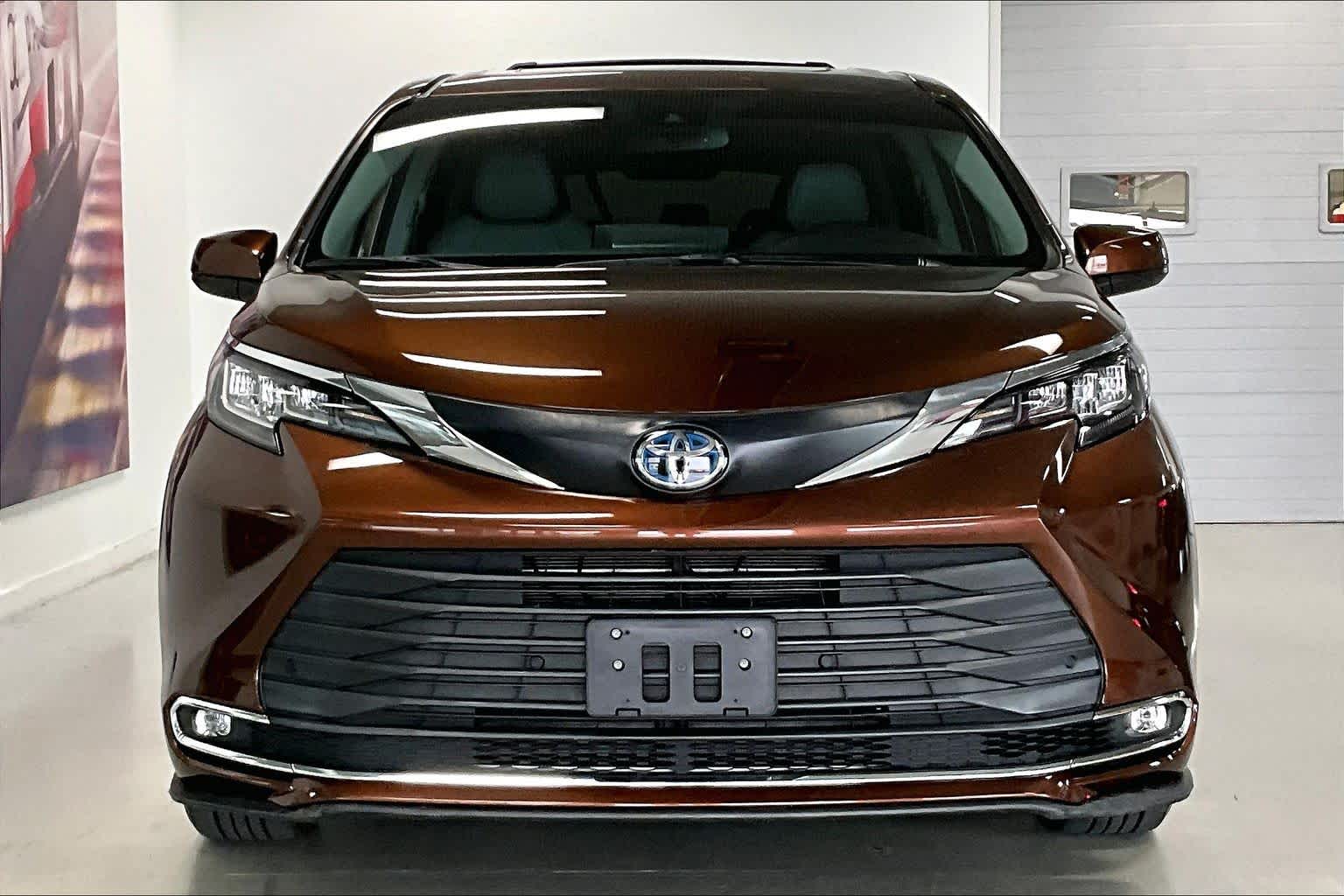 Thumbnail: 2022 Toyota Sienna - 6