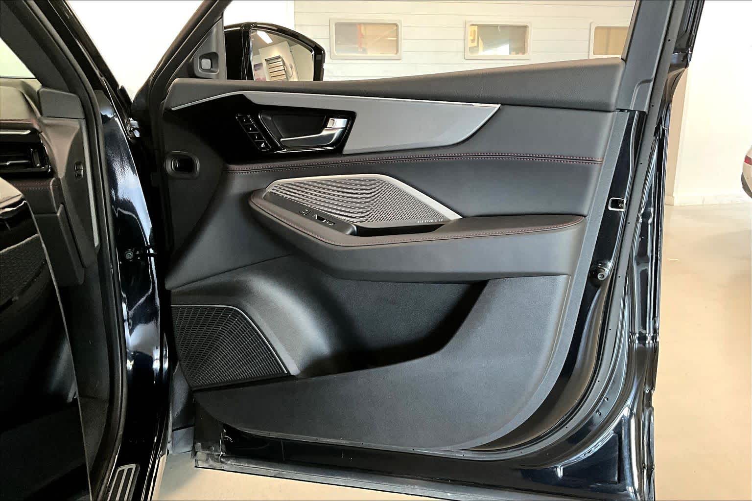 Thumbnail: 2023 Acura MDX - 25