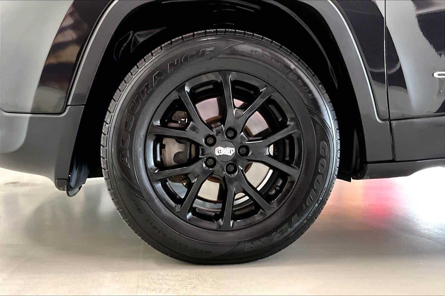 Thumbnail: 2016 Jeep Cherokee - 7