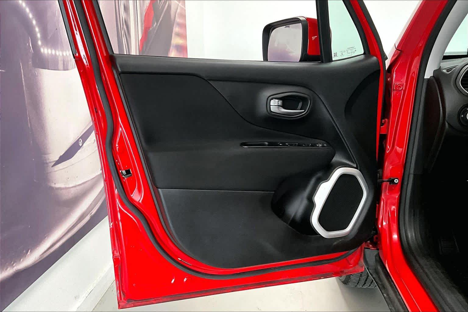 Thumbnail: 2018 Jeep Renegade - 24