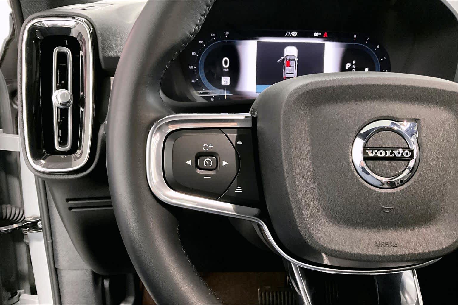 Thumbnail: 2024 Volvo XC40 - 22